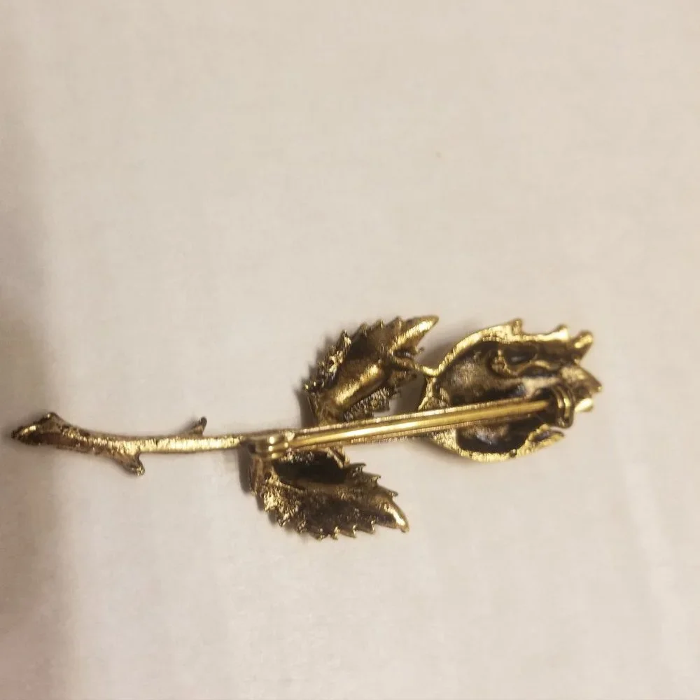 Unsigned gold tone rose pin brooch - Picture 4 of 4